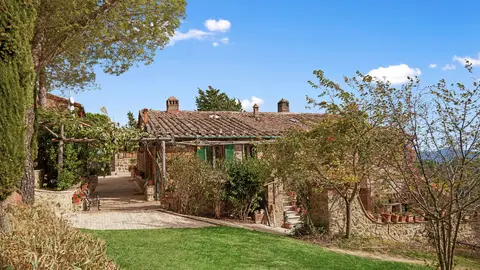 Casa antigua en un pueblo Casa antigua en un pueblo