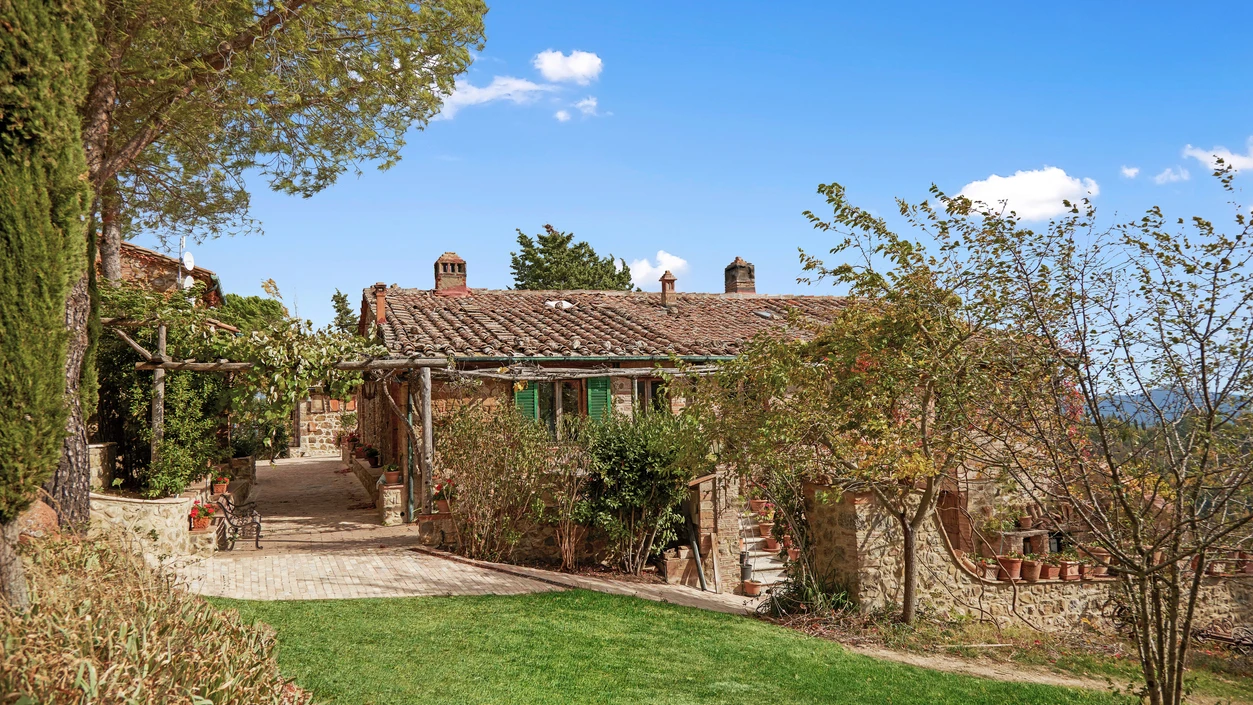 Casa antigua en un pueblo