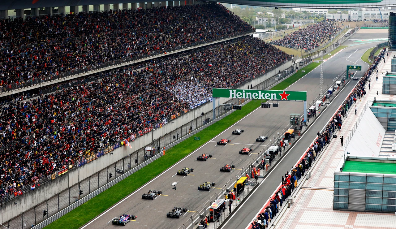 Imagen de la salida del GP de China de F1 2019, última edición hasta la fecha