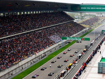 Imagen de la salida del GP de China de F1 2019, última edición hasta la fecha