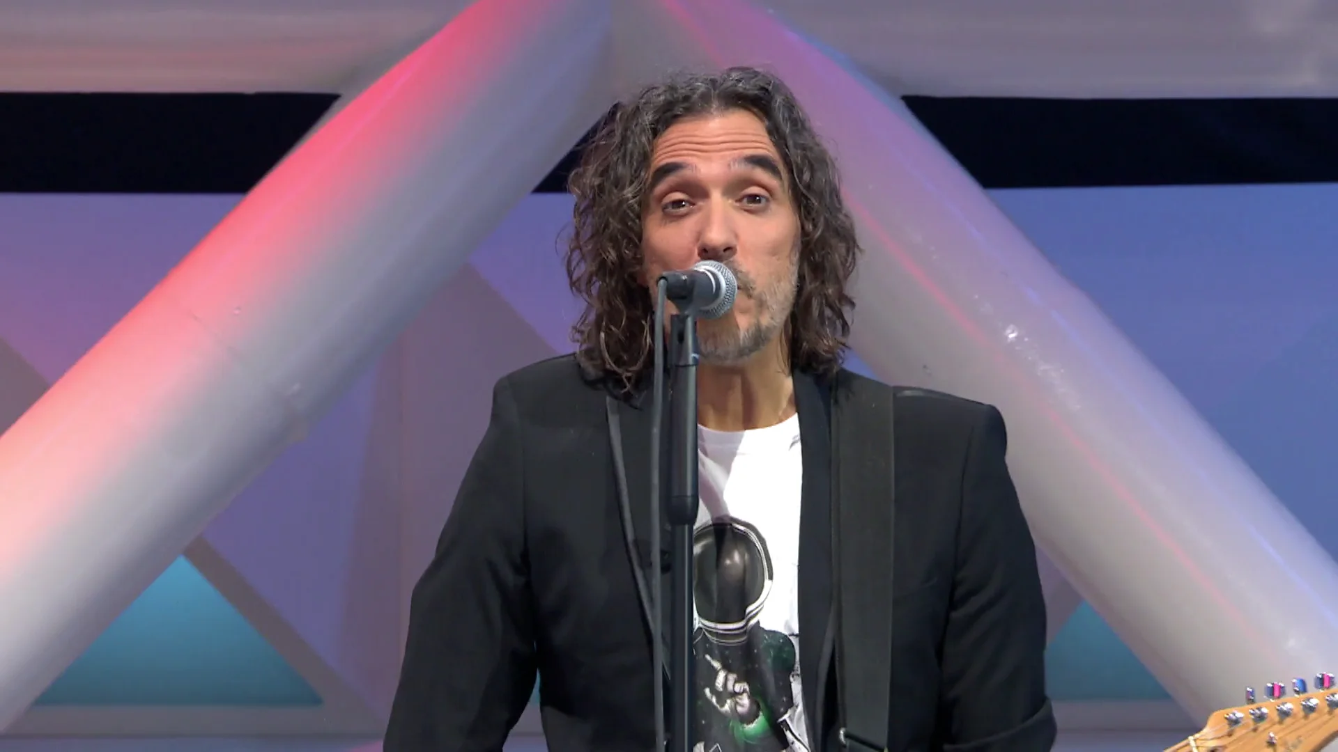 La banda pone en pie a todo el plató con la canción más especial de La ruleta de la suerte ¡Los vellos de punta! La banda pone en pie a todo el plató con la canción más especial de La ruleta de la suerte ¡Los vellos de punta!