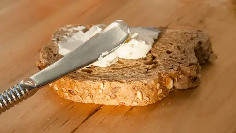 Tostada con queso para untar