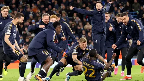 Rüdiger celebra junto a sus compañeros el pase a semifinales de Champions League en el Etihad Rüdiger celebra junto a sus compañeros el pase a semifinales de Champions League en el Etihad