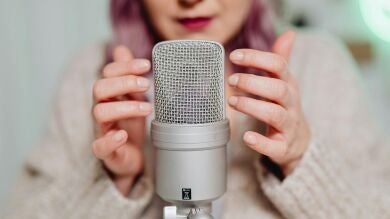 Cómo te puede ayudar el ASMR a tu salud mental 