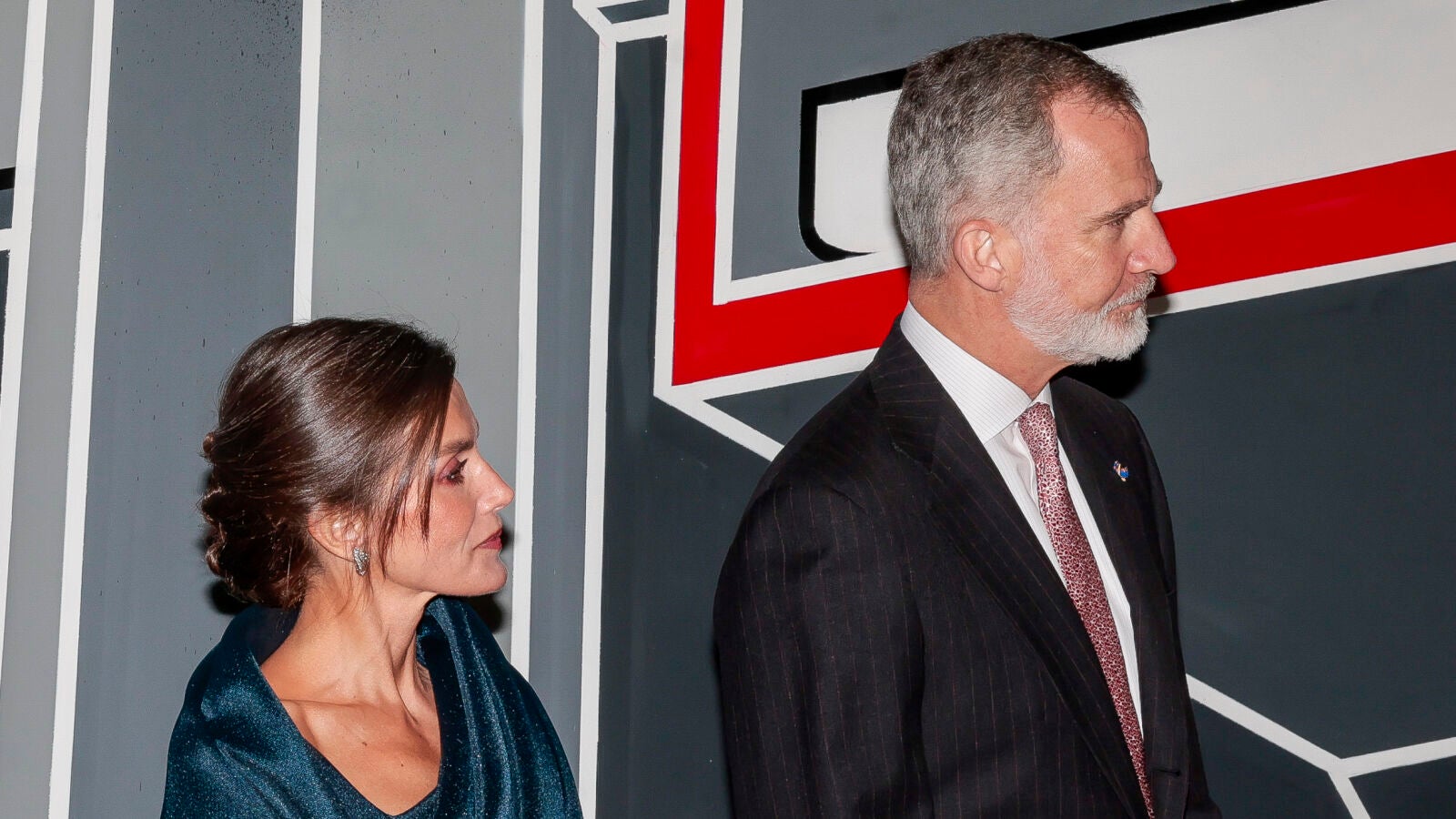 Los pendientes que ha llevado Letizia de su suegra, la reina Sofía, que fueron un regalo del sultán de Omán