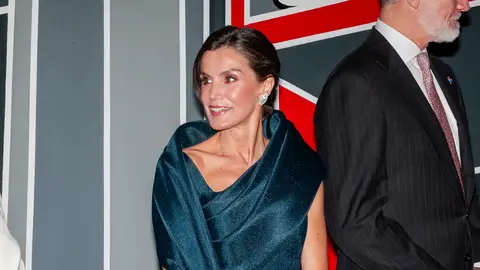 Los llamativos pendientes de la reina Letizia Los llamativos pendientes de la reina Letizia