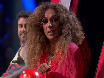 El “tierra trágame” de Rosario durante la actuación de una talent: “Qué locura” El “tierra trágame” de Rosario durante la actuación de una talent: “Qué locura”