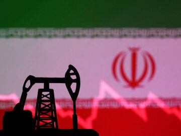 Bandera de Irán con la miniatura de gato de bomba de petróleo 