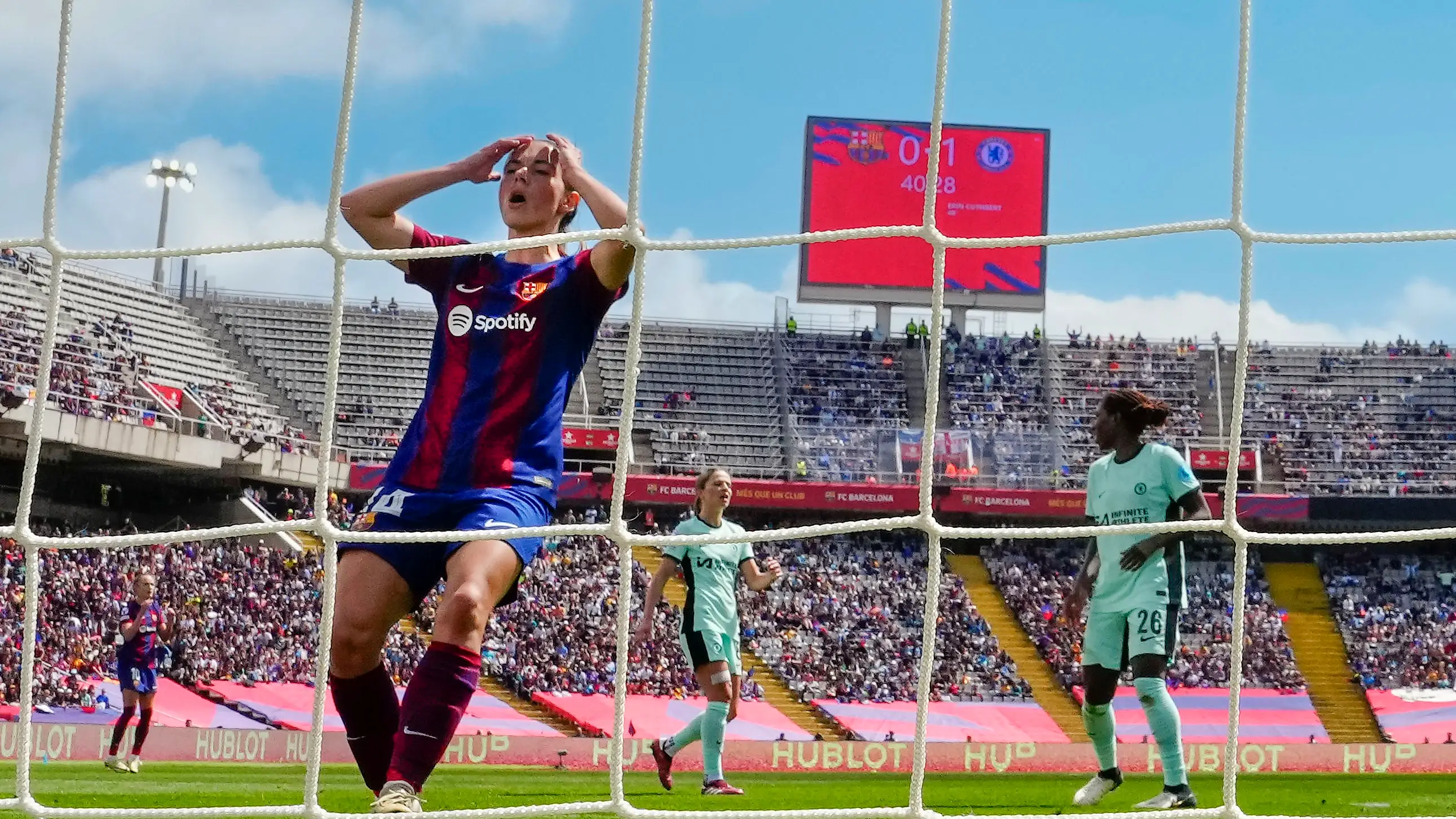 Aitana Bonmatí se lamenta durante el partido de semis de Champions entre Barcelona y Chelsea Aitana Bonmatí se lamenta durante el partido de semis de Champions entre Barcelona y Chelsea