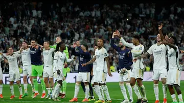 Los jugadores del Real Madrid celebran la victoria en El Clásico (3-2)