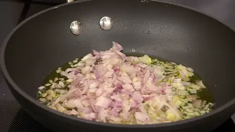 Sazona y rehógalas a fuego suave Sazona y rehógalas a fuego suave