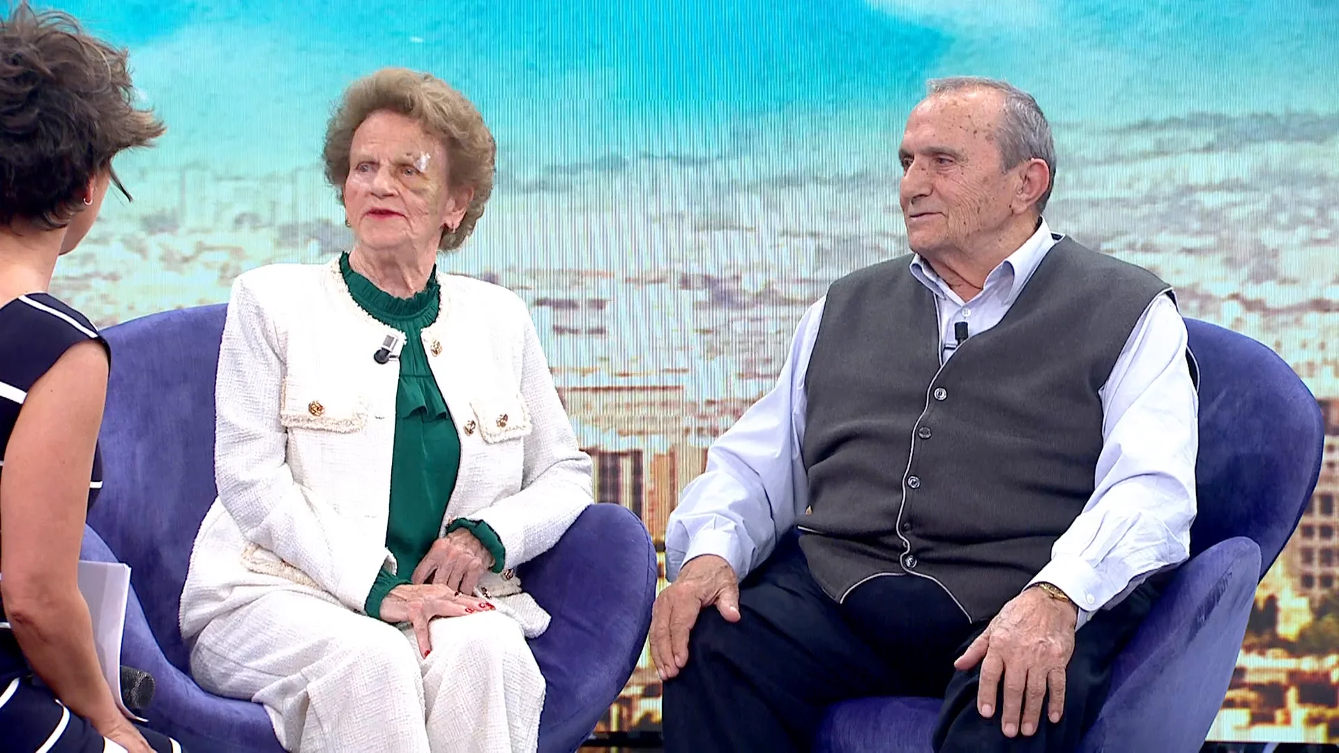 Asun y Marino cumplen su sueño de viajar a París tras 63 años de matrimonio y sellan toda una vida de amor Asun y Marino cumplen su sueño de viajar a París tras 63 años de matrimonio y sellan toda una vida de amor