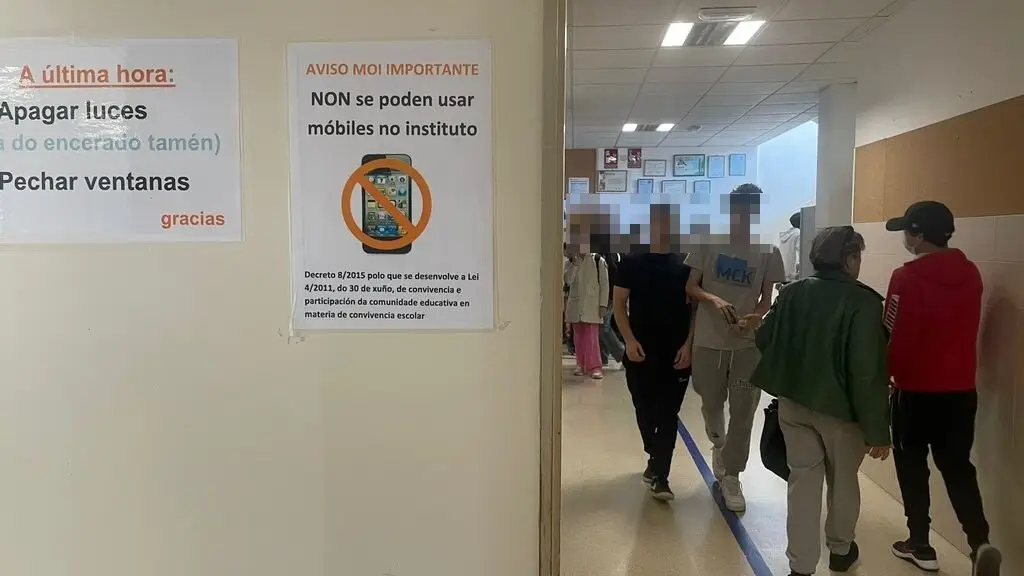 Así es la experiencia de los alumnos gallegos tras la prohibición de dispositivos móviles en los centros educativos Así es la experiencia de los alumnos gallegos tras la prohibición de dispositivos móviles en los centros educativos