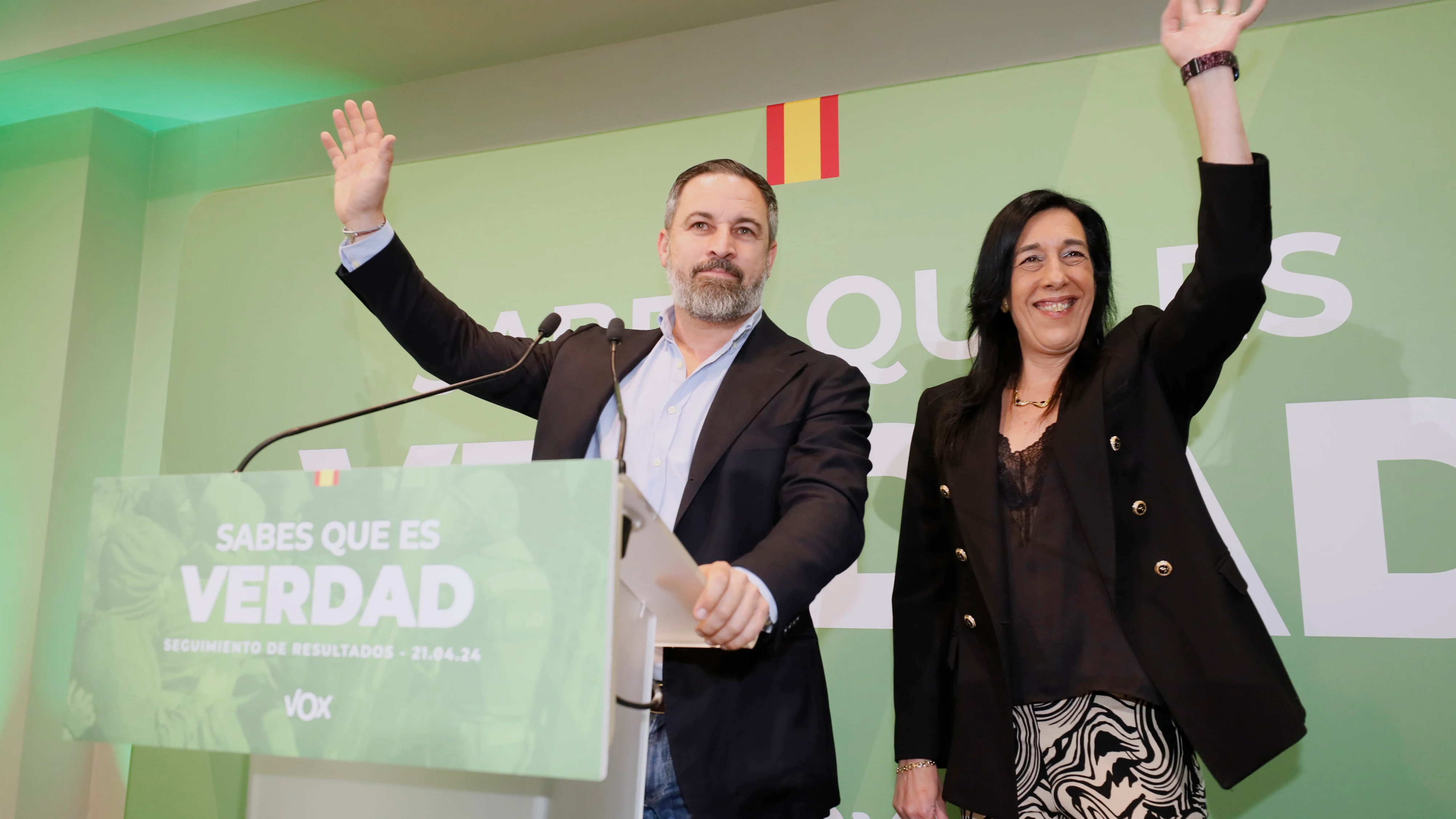 a candidata a Lehendakari por VOX, Amaia Martínez, y el presidente del partido Santiago Abascal a candidata a Lehendakari por VOX, Amaia Martínez, y el presidente del partido Santiago Abascal