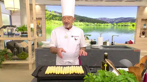 Extiende los espárragos encima Extiende los espárragos encima