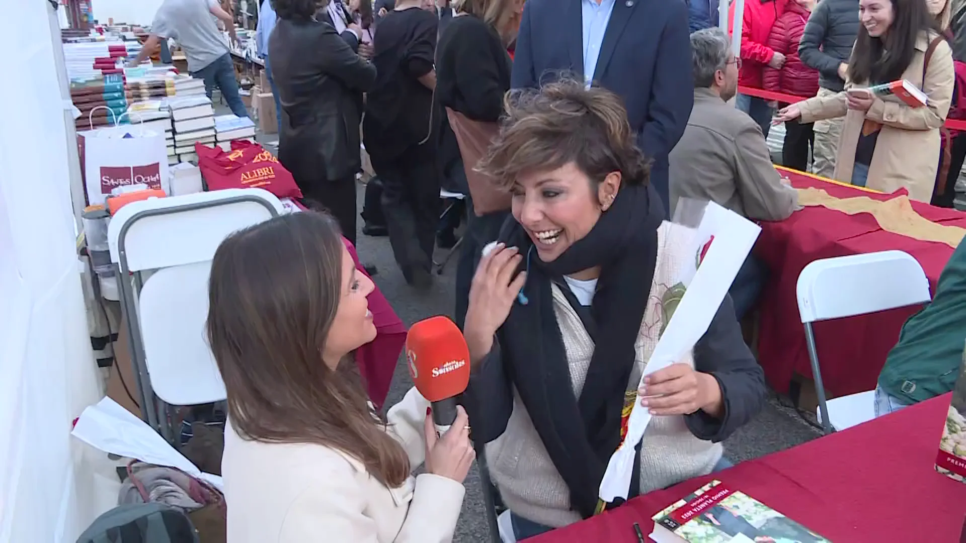 Sonsoles &Oacute;nega celebra Sant Jordi desde Barcelona: "Nos ven un mont&oacute;n y me lo dicen, es emocionante"