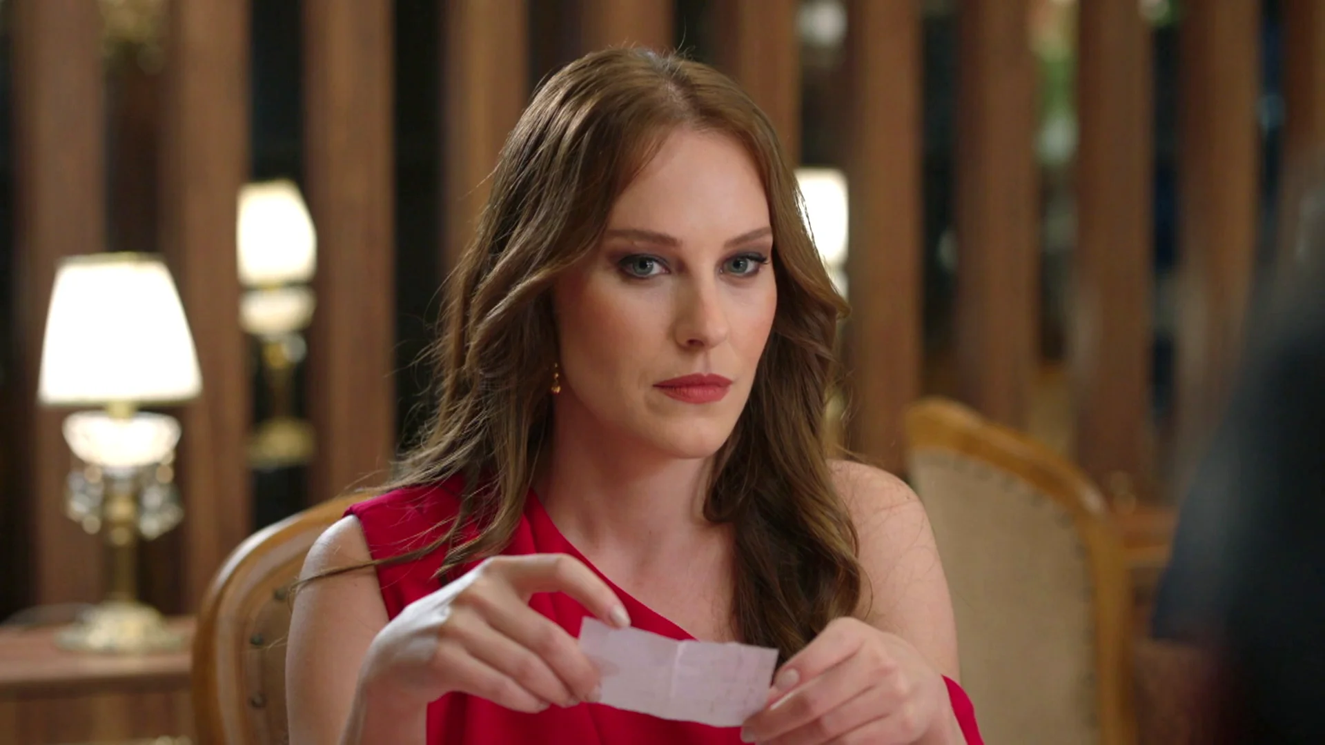 Akif se la devuelve a Yaman y le da donde más le duele: ¡ahora es él quien tiene una cita con Süreyya! Akif se la devuelve a Yaman y le da donde más le duele: ¡ahora es él quien tiene una cita con Süreyya!