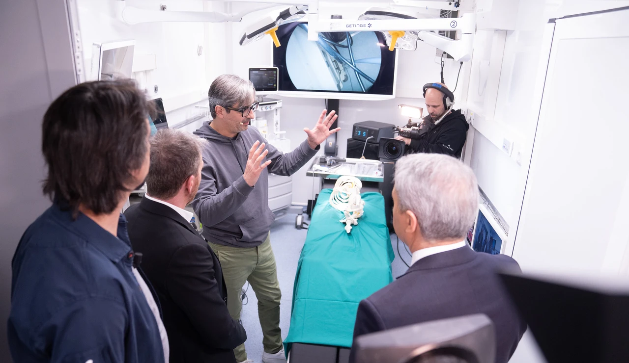 Una unidad móvil quirúrgica para salvar vidas: Marron y Diego Gónzález Rivas presentan el futuro de la medicina