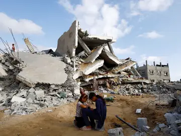 Escombros por un ataque israelí en Rafah (Franja de Gaza) Escombros por un ataque israelí en Rafah (Franja de Gaza)