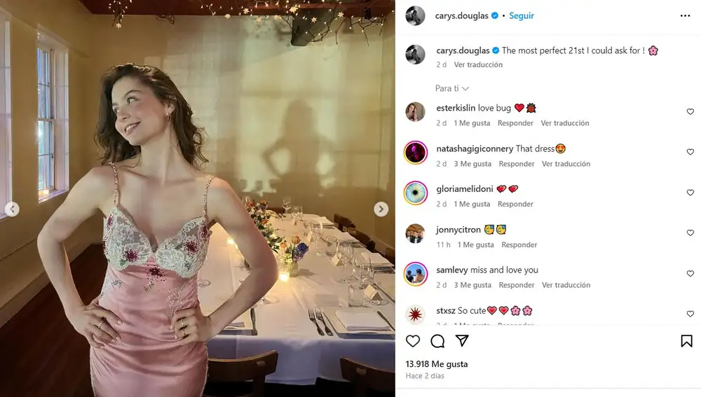 Carys, la hija de Catherine Zeta-Jones y Michael Douglas lleva un vestido de la actriz en su 21 cumpleaños