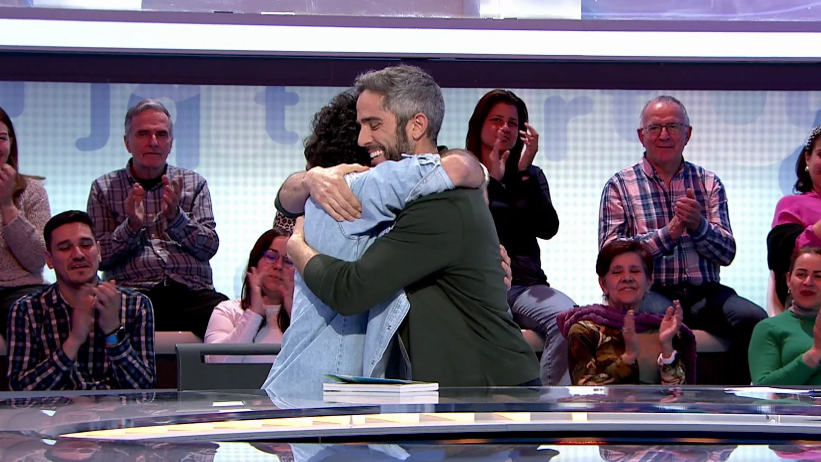 El emotivo gesto de Raúl Gómez con Roberto Leal en Pasapalabra: “Te quiero con toda el alma” El emotivo gesto de Raúl Gómez con Roberto Leal en Pasapalabra: “Te quiero con toda el alma”