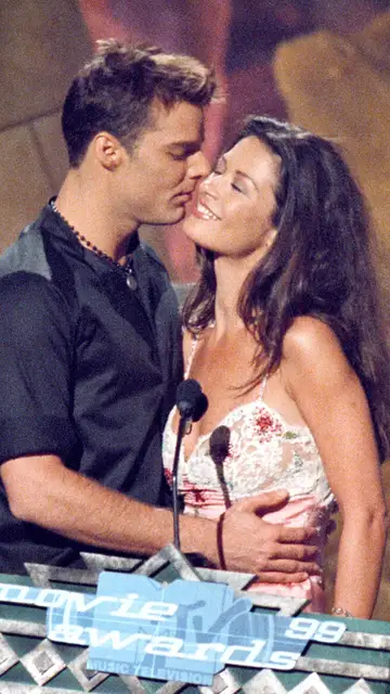 Catherine Zeta-Jones y Ricky Martin en los MTV Movie Awards 1999 Catherine Zeta-Jones y Ricky Martin en los MTV Movie Awards 1999