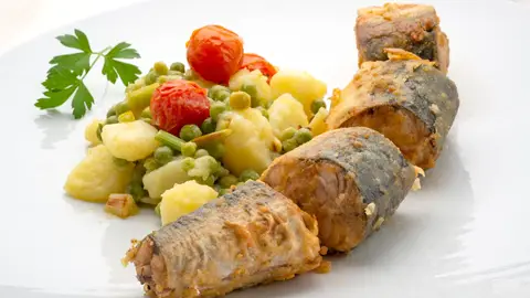 Caballa adobada y frita con salteado de hortalizas, de Arguiñano: "Un pescado muy saludable"
