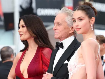 Catherine Zeta-Jones, Michael Douglas ay su hija Carys Zeta Douglas en el Festival de Cannes en el 2023 Catherine Zeta-Jones, Michael Douglas ay su hija Carys Zeta Douglas en el Festival de Cannes en el 2023