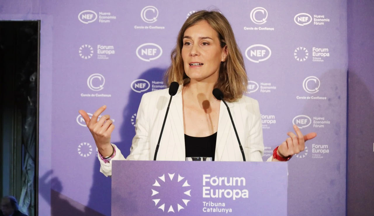 La candidata de Comuns Sumar a las elecciones catalanas, Jéssica Albiach, en un desayuno informativo organizado por Nova Economia Fòrum en Barcelona, el 22 de abril de 2024.