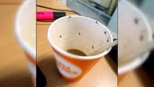 La madre de la joven que ha acabado en la UCI por beber un café con insectos: &quot;Se concentra en recuperarse&quot;