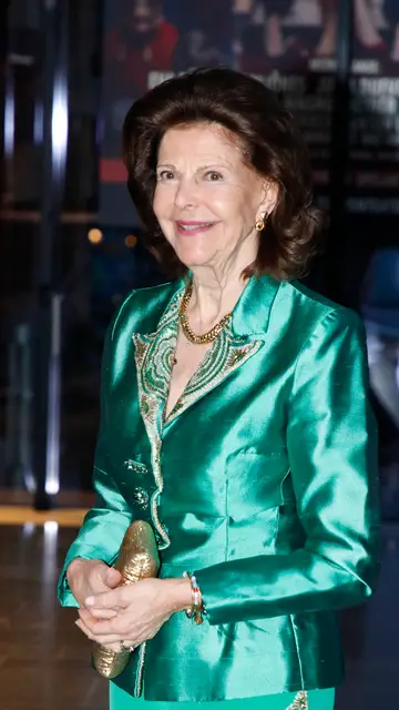 La reina Silvia de Suecia en una fiesta La reina Silvia de Suecia en una fiesta