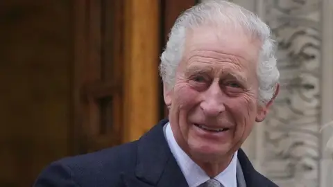 El rey Carlos III saliendo del London Clinic El rey Carlos III saliendo del London Clinic