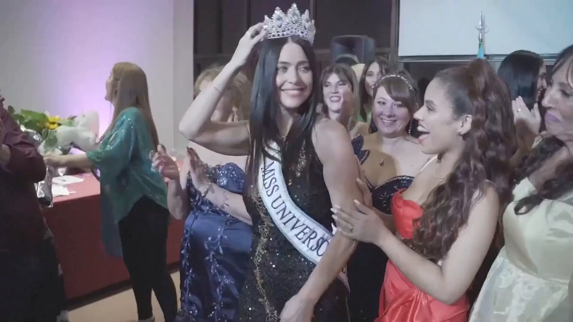 Alejandra ha roto todos los est&aacute;ndares al ser aspirante a Miss Universo a los 60 a&ntilde;os: "Tengo buena gen&eacute;tica"