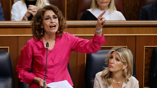 Mar&iacute;a Jes&uacute;s Montero y Yolanda D&iacute;az