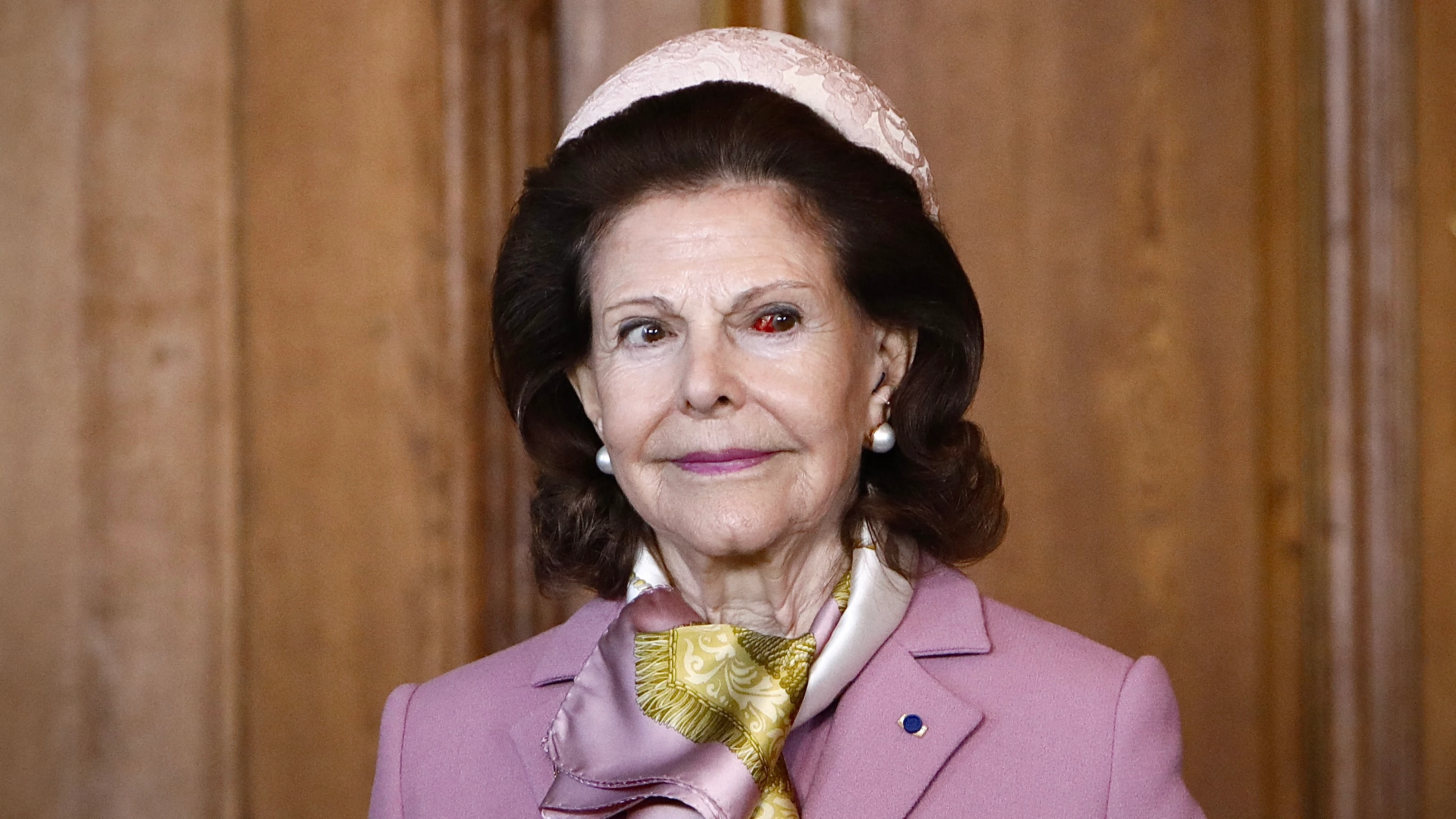 La reina Silvia de Suecia con un derrame en el ojo La reina Silvia de Suecia con un derrame en el ojo