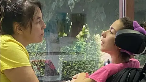 Marta Pérez con su madre en una foto de Instagram Marta Pérez con su madre en una foto de Instagram