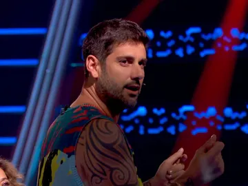 ¡Momentazo! Melendi se atreve con ‘La niña de la escuela’ y saca los colores a Lola Índigo ¡Momentazo! Melendi se atreve con ‘La niña de la escuela’ y saca los colores a Lola Índigo