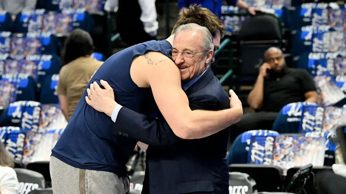 El abrazo de Florentino P&eacute;rez a Doncic 