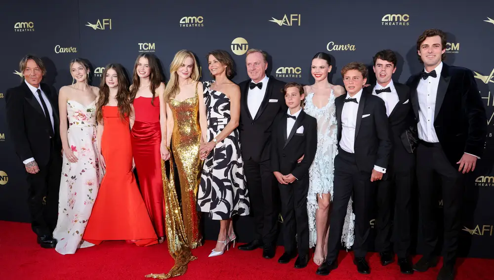 Nicole Kidman arropada por su familia al recibir el premio AFI