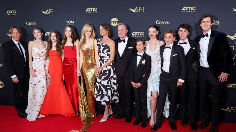 Nicole Kidman arropada por su familia al recibir el premio AFI
