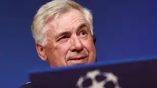 Carlo Ancelotti atiende a los medios en Múnich
