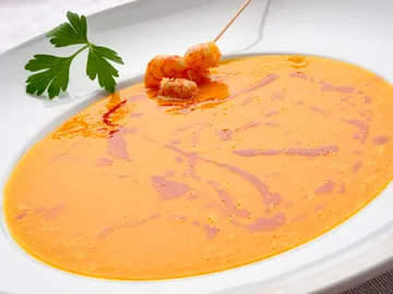 La sopa atemporal de Karlos Arguiñano: de calabaza y naranja con gambas La sopa atemporal de Karlos Arguiñano: de calabaza y naranja con gambas