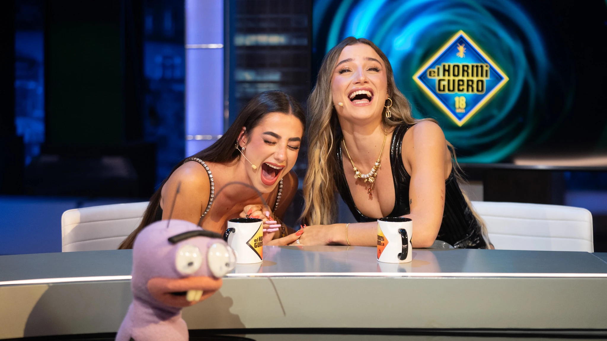 Lola Lolita y Sof&iacute;a Surferss ponen a prueba su telepat&iacute;a de hermanas: "&iexcl;Conexi&oacute;n total!"