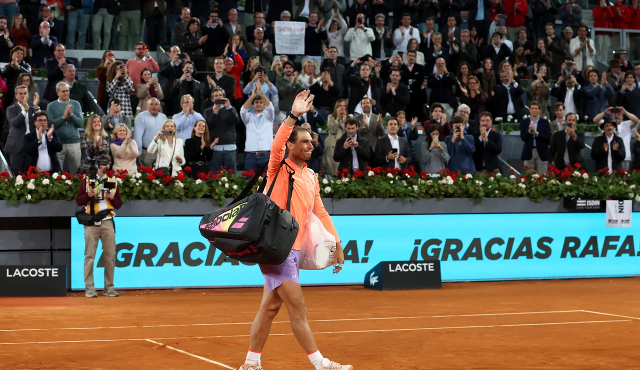 Rafa Nadal abandona la pista Manolo Santana tras disputar su último partido en el Mutua Madrid Open