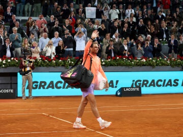 Rafa Nadal abandona la pista Manolo Santana tras disputar su último partido en el Mutua Madrid Open