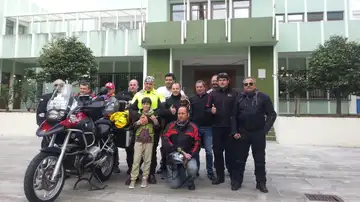 Anxo Castiñeiras viaja en su moto para concienciar sobre las enfermedades en los huesos