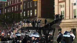 La policía desaloja la Universidad 