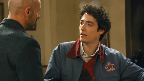 La ambición de Jesús provoca una desgracia: ¡Mateo se desmaya en mitad de la cantina! La ambición de Jesús provoca una desgracia: ¡Mateo se desmaya en mitad de la cantina!