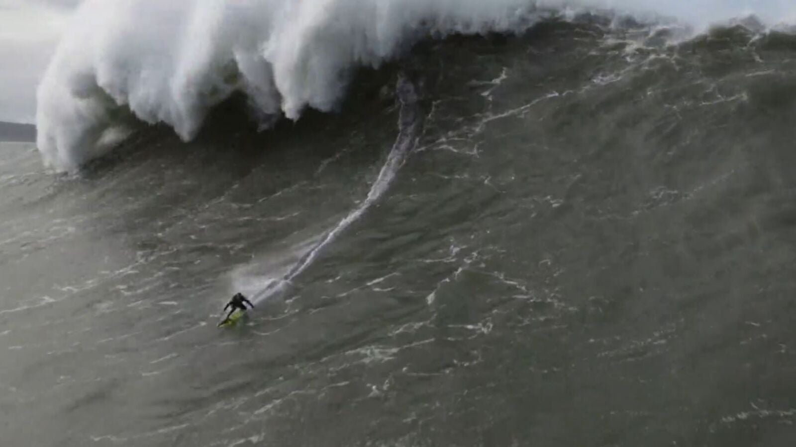VÍDEO: Así consiguió Steudtner surfear la ola más grande de siempre