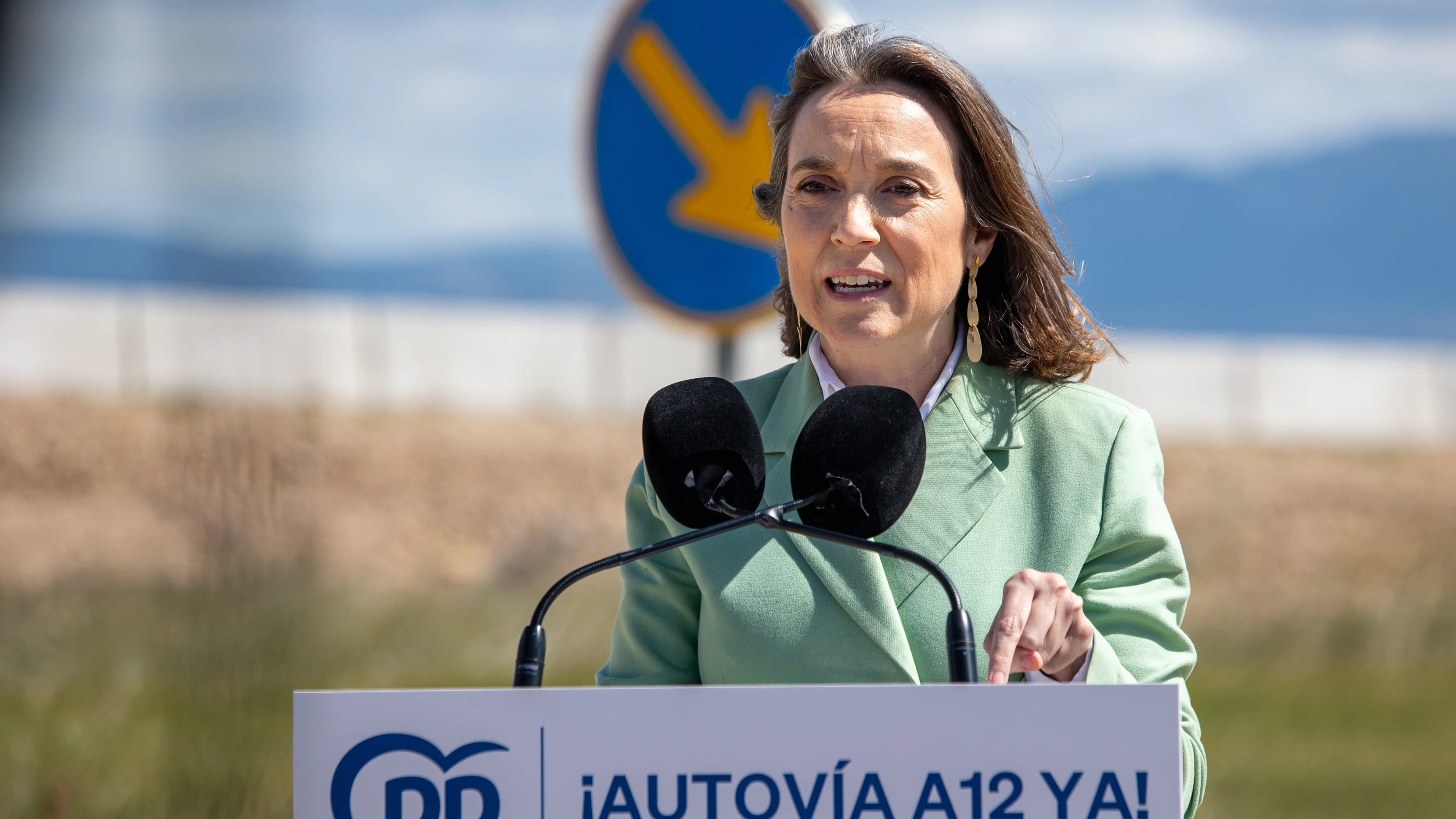 La secretaria general del PP, Cuca Gamarra, en un acto en Burgos y La Rioja La secretaria general del PP, Cuca Gamarra, en un acto en Burgos y La Rioja